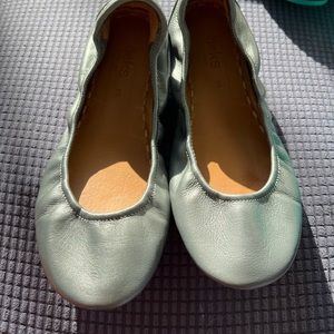 Size 10 metallic silver